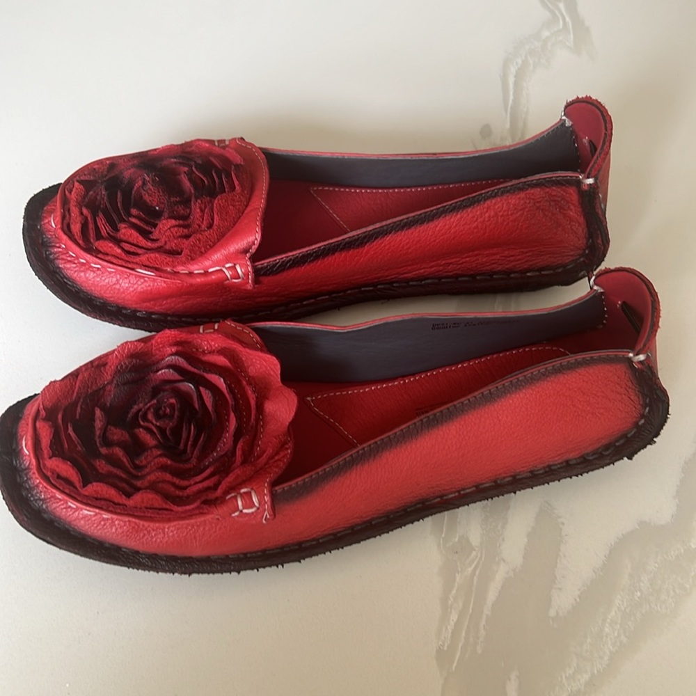 L’Artiste Dezi Red and Black Leather Floral Loafers Flats Womens EU 41 9.5 - 10 - Picture 4 of 16